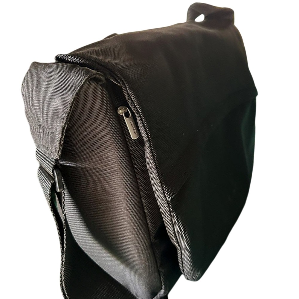 Belkin Black Padded Laptop Messenger Bag 17x14x5 Shoulder Strap Work Travel Case